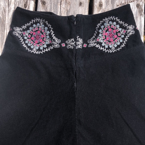 Boho corduroy embroidered skirt - Picture 5 of 7